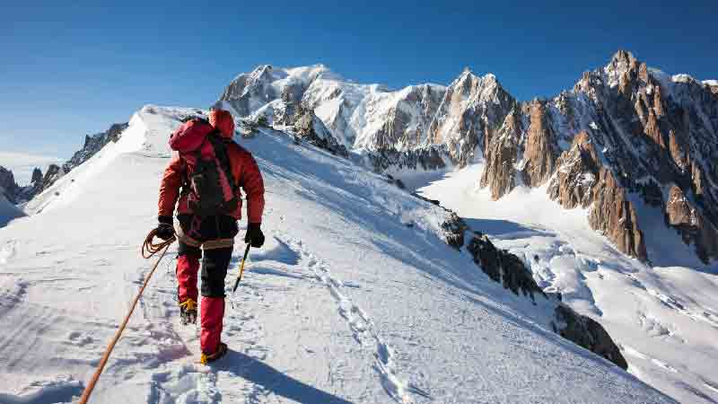 Mont Blanc Summit – Hiking in London Club 2025 Spartan Expedition. Climber roped in on snowy ridge approaching Mont Blanc summit with surrounding alpine peaks, part of Hiking in London Club 2025 Spartan expedition.